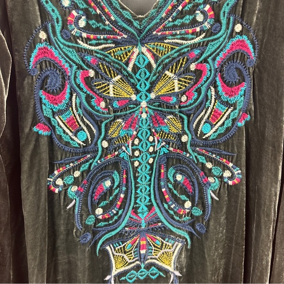 Johnny Was dark green v-neck tunic embroidered blouse size small long sleeves - Picture 2 of 8